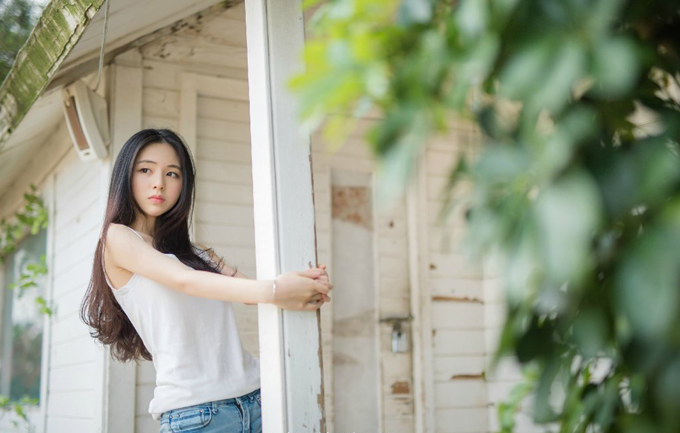 至于伏德为何会在这里，却是诸葛亮临走前派他给陈到送来一封书信，至于信的内容，伏德曾经偷偷打开过，但只是很寻常的嘱托，并未有太多信息表露出来，但陈到在看过信之后，只是淡淡的扫了伏德一眼之后，告诉伏德：“军师在信中说你文武双全，是员不可多得的人才，既然如此，便留在江夏吧。”